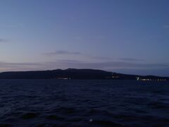 朝5時過ぎ、大島が見えてきました。