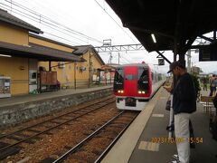 スノーモンキー号（成田エクスプレス車両）に乗って湯田中駅へ向かいます。
湯田中方面も長野方面も15：55発で特急なの！
間違えるわっ！！
３０分程度ですが電車賃710円くらい掛かりました。