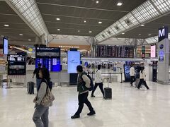 デルタ航空には乗ったことがないのですが、20年くらい前にノースウエスト航空でハワイに行った時に作ったマイレージのアカウントがデルタに変わり、ノースとかコンチとかアリタリアとかコリアンとかニッポン500マイルとかでセコセコと貯めたマイルが10万ちょっとあったので、10月の3連休に夫婦で韓国か台湾ぐらい行けるかな、検索してみたところ、ちょうどチャイナエアラインで台湾往復（行きは成田発エコノミー帰りは羽田着ビジネス）の空席を見つけたので、早速ポチッと発券、ホテルも予約しました。

初日、朝5時起きで成田に向かい、いつものスターアライアンスとは違う、アウェイな成田第２ターミナル、ちょっと戸惑いながらのチェックイン完了、無計画な２泊３日の台湾旅行の始まりです。