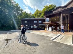 10:30 渓流足ストサイクル着。
http://www.oirase.or.jp/rakuchari/rakuchari.html

で、自転車はアシスト付きが楽とのことで
はりきって受付に借りに行ったら
昨日から中国の大型連休がはじまり
貸せるのがシティサイクルのみと。

ええーー!! (￣□￣;)