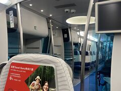 香港空港から、エアポートエクスプレスに乗車。香港島までは20分ほど。チケットはネットから事前購入。クーポン利用で1915円/往復。