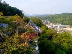 ロープウェイから見下ろす千光寺
もう少し上まで一旦上がり、そこから下ってきてお参りします