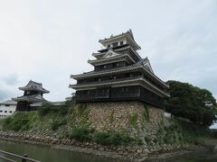 中津城：中津城は黒田官兵衛によって築かれた城で、完成させたのは細川忠興といわれます。今治城や高松城と並ぶ「日本三大水城」のひとつだそうです。
私の好きな「日本三大〇〇」の一つだ！