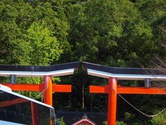 諏訪神社（南大隅町）

対になっている鳥居が縁結びにご利益ありで人気上昇中
観光客が増えているのだとか。
鳥居の前に駐車場を整備中だった。

左側の鳥居から入り右側の鳥居から出るのが通例