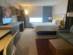 こちらは最終日に泊まったホテルの部屋です

今回の旅の１泊目にも泊まった Home2 Suites by Hilton Phoenix Airport - Northなので詳細は省きます

宿泊者全員に無料の朝食が提供されますが、朝が弱いワタシ^^;７時のシャトルバスに乗らなくてはならないので、オットだけ朝食に行きました