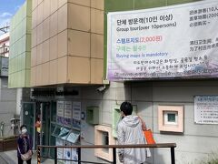 スタンプラリーでもらった葉書は切手をバス停横の売店で買って
案内所に持っていくと一年後に届くというサービスをしています。