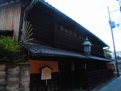 輪違屋。由緒ある京都市の有形指定文化財です。