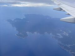 対馬が見えてきました。
前の座席の韓国人の若者たちは
「テマド!(対馬島)」と連呼して結構興奮してましたね。