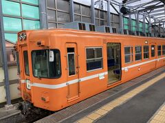 通常出雲市へは川跡駅で一回乗り換えが必要ですが
一部直通列車があります