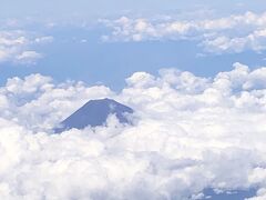富士山の南側を飛んでたけど、てっぺんが少しだけ見えた(^_^)