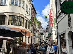 シェレオンをリサーチ。1893年創業の老舗ベルギーレストランです。かなり人気。ハニーちゃん激推しのレストランです。ランチとかディナーとかちょうどの時間に行くとお席なさそうなので、また中途半端な時間を狙おうかな。