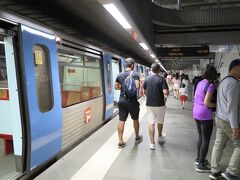 グリーンラインで終点のCais do Sodré駅で降ります。
