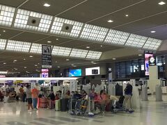 ▽成田空港 T2＜チェックインカウンター＞

8時50分
キャセイのチェックインカウンターはめちゃくちゃ空いていた。
出発2時間前で混んでいる時間帯のはずなのに。

