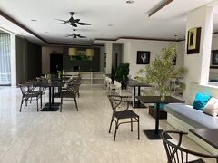 Terrace at Kuta Hotelというところ、こじんまりとしたホテルで、一泊素泊まり4,600円。