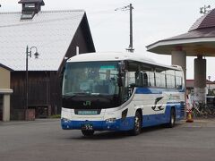 ここからは陸羽西線代行バスに乗って新庄駅へ向かいます。