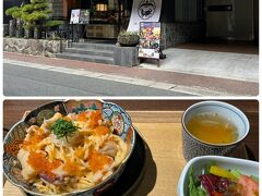友人と博多駅で待ち合わせて、地下鉄で赤坂駅へ。
稚加榮茶寮 大名本店でランチです。
明太子とヤリイカのスパゲッティ　サラダ、スープ付きをいただく。
美味しかったです。