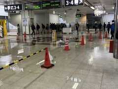 ☆札幌駅☆

なんとこの日、札幌駅では屋根から大量の水が落ちてきて、テレビニュースにもなっていました。