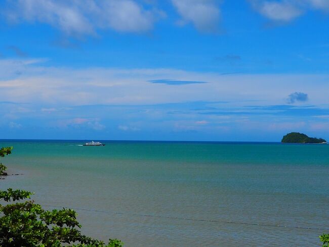 ■□■　８月9日【プーケット3日目】<br />□■□　ウェスティン・スィレイベイ<br />■□■　プレゴ・プール<br /><br />目の前を離島ツアーのボートが行き交います。