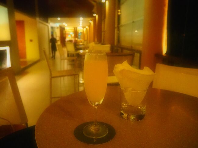 ■□■　８月9日【プーケット3日目】<br />□■□　ウェスティン・スィレイベイ<br />■□■　MIXラウンジ（Bar）<br /><br />ミモザじゃなくて<br />スパーリングのパイナップルジュース割り