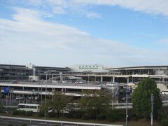 成田空港をパチリ。駐車場の入り口わかりにくい～、って慣れていないからだと思うのですが。