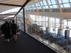 ロサンゼルスへ到着しました！とりあえず前の人へくっついて行きます。