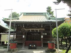 八雲神社拝殿　創建は不詳、江戸時代には存在する。ご祭神はスサノウノミコトです。第一鳥居を潜り、少し長い参道の先に第二鳥居、それを潜ると正面に拝殿、奥に本殿がある。その他、神楽殿、保存樹木イチョウ、水神社、境内社右から白山神社、第六天神社、稲荷神社、御嶽神社、市杵島神社が並んでいる