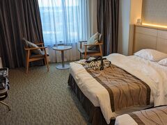 10/5
仕事を定時で切り上げ、前泊の成田東武ホテルエアポートへ。
今回はHOTEL.COMの特典でほぼ無料で宿泊できました。