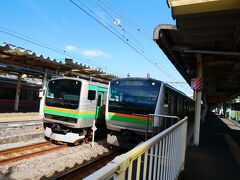 毎度おなじみ東海道線でGO!
予定より一本遅い電車に乗ったら熱海行きではなく平塚行き。
よって平塚駅で乗り換え発生は当然なんだけど、次の車両階段登った隣のホームでした。
さらに国府津では予定に無かった車両点検からの別車両（こっちも階段登った隣のホーム）への乗り換えが。
そして遅延。
ちまちまと疲れ予定が後ろ倒しに…