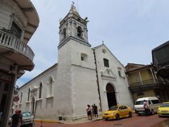 西に歩くとすぐサン・ホセ教会がみえてきます。

Iglesia de San Jos&#233;
見学自由（寄付制）
