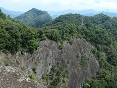 翌16日、一応意地で岩殿山に登る

これは別建てで----

下山して再び甲府へ