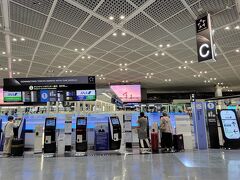 成田空港に到着。
ANAのチェックインは第１ターミナルCカウンター。
自動チェックイン機に顔認証が導入されてさらに便利になりました。