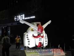 新宿住友ビル「三角広場」で開催していた ガンダムの展示会へ
　