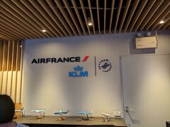 まず最初に訪れたのは国際線コンコースFにあるAir France-KLM Sky Loungeです。