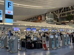 <2023/6/8＞
やってきました羽田空港第3ターミナル。21時前です。