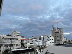 早めに起きて、コーヒーを飲みにラウンジへ。
この景色とも今日でお別れ。