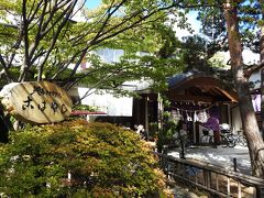 四柱神社参集殿内の〝 信州松本手打ちそばのこばやし本店 ” さんで昼食を頂きます。