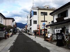 松本駅に戻る途中、３年前秋に歩いた〝 蔵のある街中町通り ” に立ち寄ります。