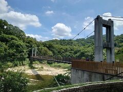 1つ目のつり橋が見えてきました。