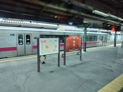 鶴岡へ到着。
酒田以南は１往復のみの運用しかない701系秋田車が居た。