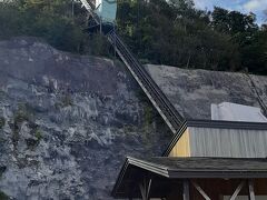 弥彦山頂に向かいます。
そこまでの標高差は無く歩いても行かれますが、文明の利器は使うべきです。