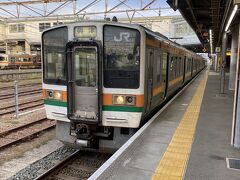 AM6:44興津行き普通列車
三島まで各駅停車で約3時間の旅路です。