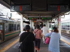 終点山形駅10時44分着。
ここからは20～30分毎と頻繁運転している高速バスに乗って仙台へ向かうつもりだったけど、
チラッと見えた仙山線仙台行き（11時01分発）の車内がガラガラ。だったから
気が変わって電車で行くことにする。
