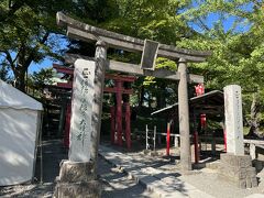 神社もありましたが、こちらは対照的にひっそりとしていました。