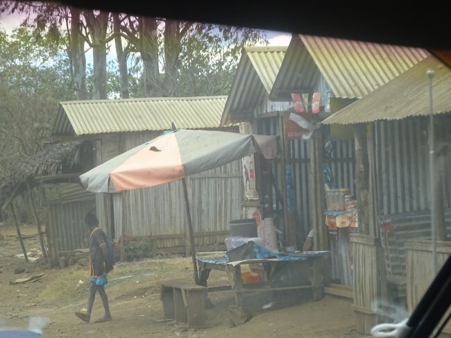 （車窓風景）途中の部落