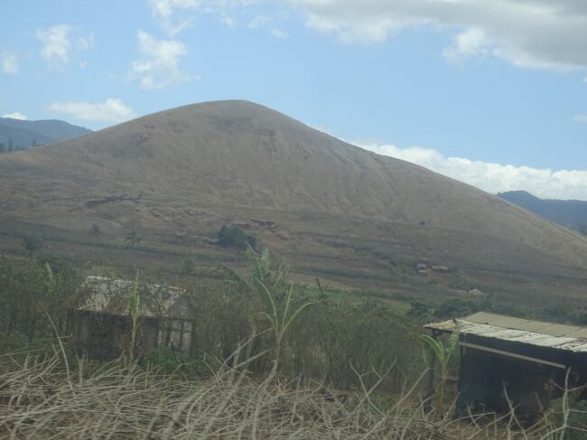 （車窓風景）昔の火山