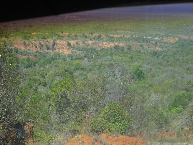 （車窓風景）レッド・ツィンギーが見えてきました。