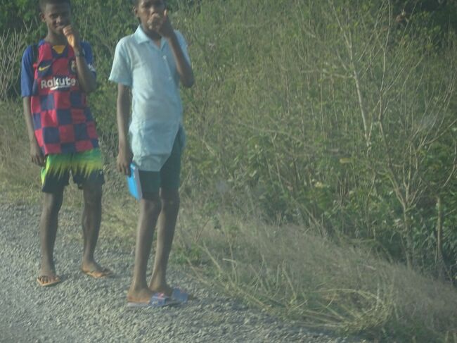 （車窓風景）学校帰りの子供達