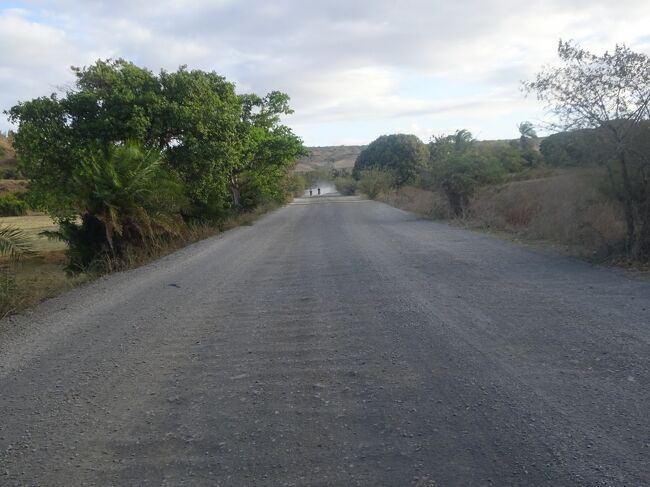 トイレ休憩（このような道をひたすら、北上します。）