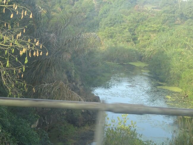 （車窓風景）川