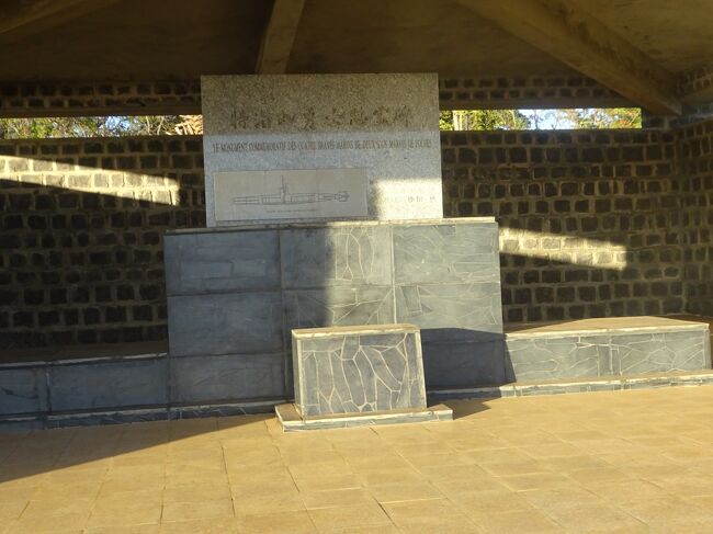 マダガスカル特潜四勇士慰霊碑（第２次世界大戦で１９４１年、インド洋でイギリス軍と開戦した。１９４２年５月３１日、英国艦隊を攻撃し戦果を挙げて戦死した日本海軍特殊潜航艇２艇の搭乗員４名の英霊を慰めるために１９９７年にこの慰霊碑が造られた。２０１４年に修復しました。